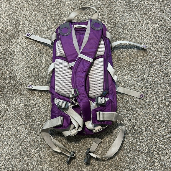 Camelback Women’s L.U.X.E. Mountain Bike Hydration Backpack (100 oz) - Picture 2 of 8